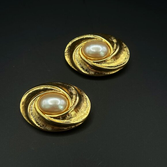 Vintage Earring Brutte Clip-On Earrings 1980s - Picture 1 of 9